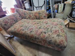 lot 18 image: Floral Upholstered Chaise Lounge Right Arm Facing
