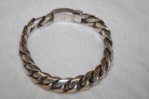 lot 119 image: Taxco Sterling silver heavy Cuban link bracelet with hidden box clasp. 9.5L Marked Mexico 925 TH-160