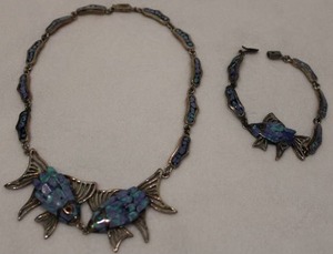 lot 121 image: Vintage Taxco Sterling silver Azure-Malachite artisan crafted 14L necklace and matching g 7.5L bracelet withy fish motif. Both marked Mexico 925. Fish frontis piece on bracelet marked 950