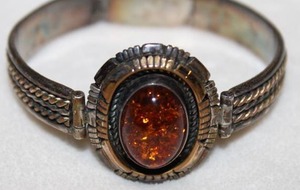 lot 130 image: Signed Sterling Carl Quintana (Navajo- Chinle, Arizona) two tone Amber bracelet w hidden box clasp. Marked Carl Quintana Sterling. Approx 6.5
