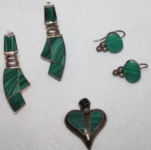 lot 135 image: Taxco 950 and Sterling silver Malachite gemstone jewelry. Includes a heart shaped pendant (marked 950 Mexico TL-105), tri section articulated inlaid earrings (marked 950 Mexico TJ-88) and French ear wire earrings (marked 925 Mexico)
