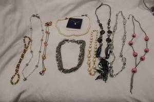 lot 181 image: Necklace selection. Varying styles, motifs and materials