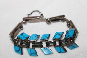 lot 184 image: Taxco (950) Sterling silver and Turquoise fully articulated MCM bracelet with hidden box clasp and safety chain. (Marked Mexico 950 RS-108)
