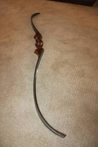 lot 8 image: Hand-made Recurve Bow - 55 length unstrung needs a string