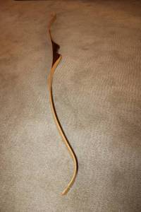 lot 9 image: Hand-made Recurve Bow - 60 length unstrung needs a string