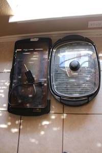 lot 33 image: Electric Indoor Grill and Gridle (Grill is low to no use)