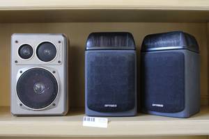 lot 41 image: Pair of Optimus Speakers Pro LX5 and Realistic Speaker