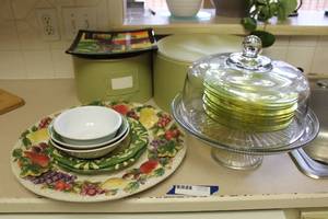 lot 47 image: Cactus Design Plates, Wine Plates, Green Dessert Plates, Glass Pedestal Cake Stand and Lid