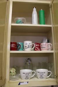 lot 58 image: Mugs, Oversized mugs, Glasses and Lead Crystal Coasters