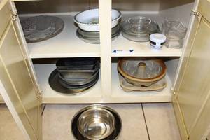 lot 69 image: Bakers Lot Cake Pans, Pie Plates, Loaf Pans, Glass Platter