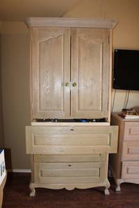 lot 85 image: Armoire 3-Drawer Dresser with Built-in Light 48W x 24D x 89H (CONTENTS NOT INCLUDED)