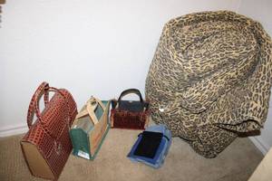 lot 103 image: Leopard Print Comforter, File Holder Bag