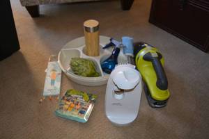 lot 170 image: Kitchen Lot Electric Can Opener, Ryobi Hand Vac, Plastic Relish Tray, Ceramic Avocado