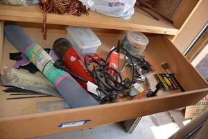 lot 157 image: Tools Stapler, Dirt Devil Platinum Force Steamer