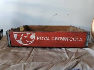 lot 14 image: Vintage Royal Crown Cola bottle crate
