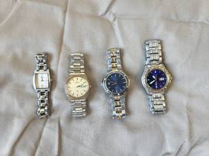 lot 17 image: Selection of 4 watches