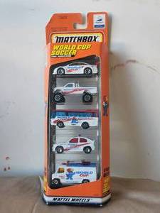 lot 21 image: Matchbox World Cup Soccer 5 pack of cars - France 1998