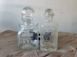 lot 31 image: Selection of 2 items 1992 Snickers candy holder and a decanter