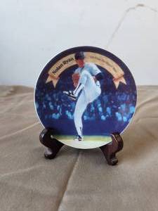 lot 33 image: Sports Impressions Superstar Collector Plate - Nolan Ryan - 1995 mini plate