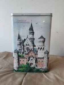 lot 37 image: Vintage Bavarian lidded metal tin of Castle of Neuschwanstein - Schmitt Sohne Winery