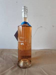 lot 50 image: Bottle of Maison Williams Chase - Rose Wine - 2016 - being sold as a collectibledisplay not for consumption