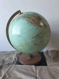 lot 72 image: Vintage globe of the world