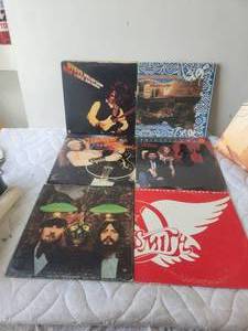 lot 126 image: Selection of vintage vinyl records