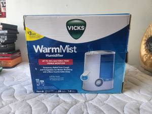 lot 130 image: Vicks warm mist Humidifier