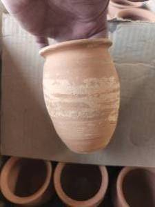 lot 133 image: Generous selection of clay pots - total of 27