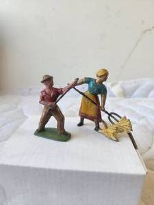 lot 139 image: Vintage lead toy figures