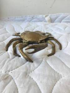 lot 144 image: Vintage brass crab ashtray