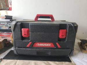 lot 165 image: Husky toolbox with contents