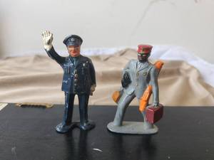 lot 167 image: Vintage lead people toys