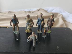 lot 168 image: Selection of lead people toys - made in England