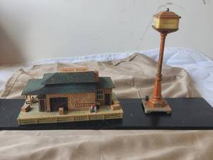 lot 169 image: Selection of vintage railroad toys - Lionel and Tyco