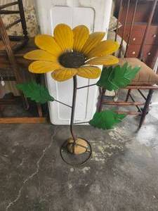 lot 197 image: Pair of outdoor yard sunflower decor.