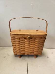 lot 193 image: Longaberger Basket with lid - 1995