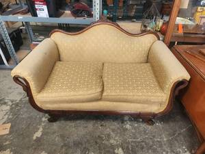 lot 201 image: Vintage Love seat with wooden carved swans and claw feet