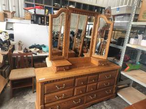lot 203 image: Large Oak dresser with trifold mirror - made by Oakwood Interiors