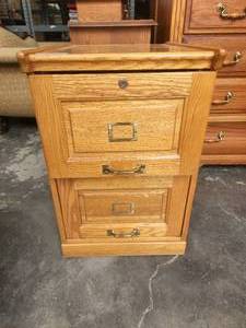 lot 208 image: Oak 2 drawer file cabinet