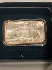 lot 249 image: Den of Thieves Silver Shield - 1 Troy ounce of .999 pure Silver