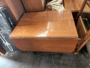 lot 237 image: Table with drop leaf sides and extra center leaf