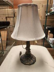 lot 277 image: Small vintage desk lamp