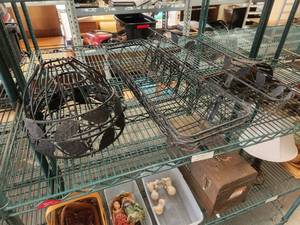 lot 271 image: Selection of metal hanging baskets