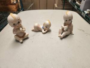 lot 275 image: Selection of 3 vintage Kewpie doll figurines