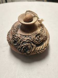 lot 243 image: Vintage Floral Carma Sand Pottery