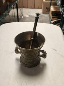 lot 238 image: Vintage Brass mortar and pestle