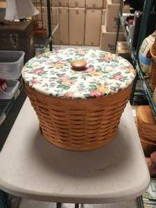 lot 228 image: Longaberger Basket with lid - 1996