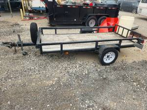 lot 4 image: Utility trailer - 5 by 8 - tires are in great condition