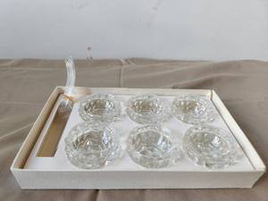 lot 227 image: Six Vintage cut glass salt sellers with spoons and in original box